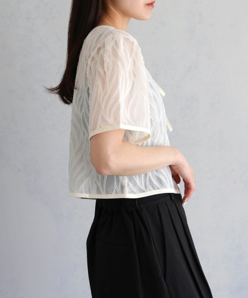 cheriella（シェリエラ）の「【cheriella】WEB限定前後２WAYリーフシフォンクルーネックショートブラウス（シャツ/ブラウス・レディース・アイボリー/ブラック・M）」の8枚目の写真