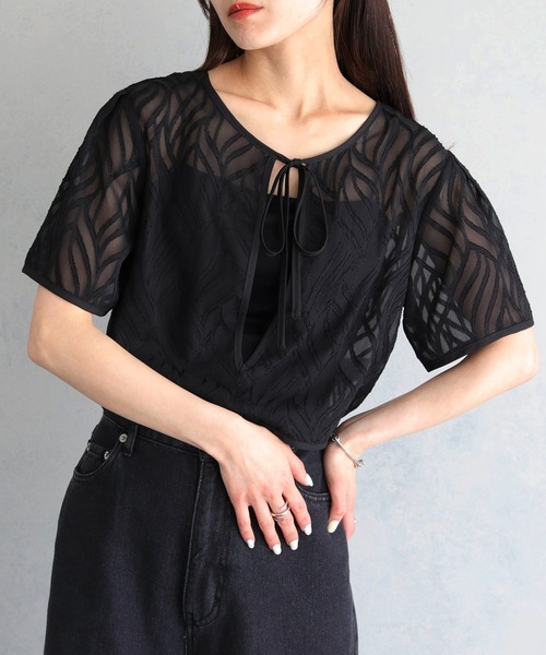 cheriella（シェリエラ）の「【cheriella】WEB限定前後２WAYリーフシフォンクルーネックショートブラウス（シャツ/ブラウス・レディース・アイボリー/ブラック・M）」の21枚目の写真