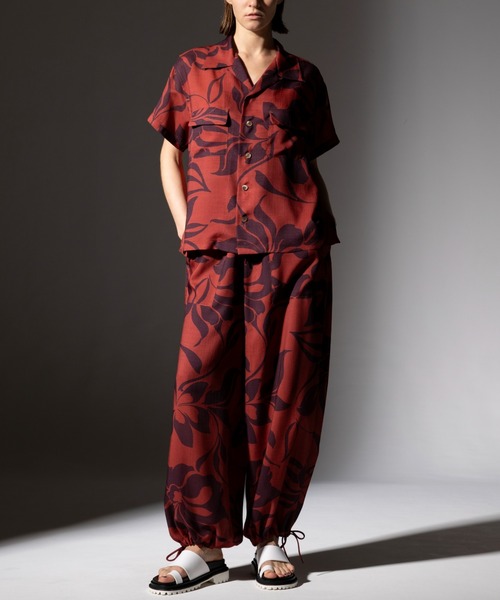 ROBES&CONFECTIONS(ローブスコンフェクションズ)の「Robes & Confections/ローブス&コンフェクションズ/Tahitian Floral Shark Skin Open Shirt(シャツ/ブラウス・レディース・ブラック/モスグリーン/ワイン・1)」の7枚目の写真