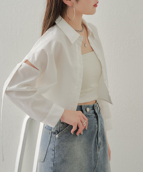 Chico（チコ）の「ラウンドショート丈肩開きシャツ（シャツ/ブラウス・レディース・ブルー/ホワイト/ベージュ・FREE）」の4枚目の写真