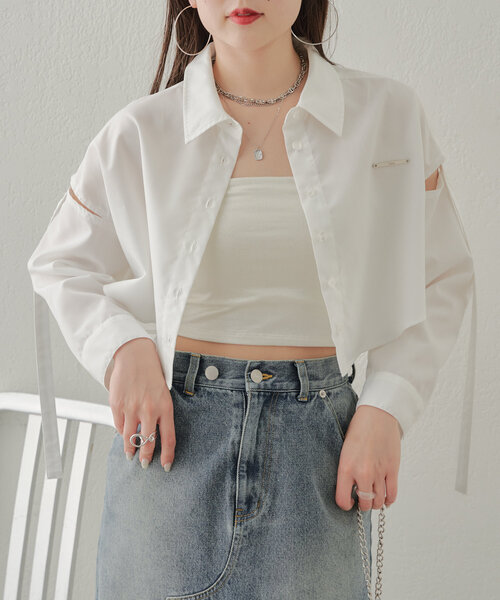 Chico（チコ）の「ラウンドショート丈肩開きシャツ（シャツ/ブラウス・レディース・ブルー/ホワイト/ベージュ・FREE）」の5枚目の写真