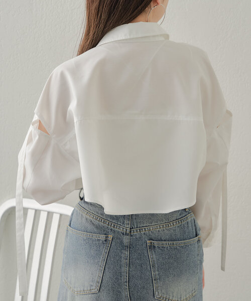 Chico（チコ）の「ラウンドショート丈肩開きシャツ（シャツ/ブラウス・レディース・ブルー/ホワイト/ベージュ・FREE）」の7枚目の写真