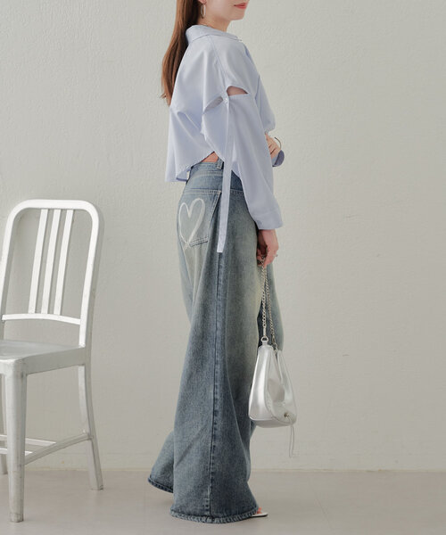 Chico（チコ）の「ラウンドショート丈肩開きシャツ（シャツ/ブラウス・レディース・ブルー/ホワイト/ベージュ・FREE）」の13枚目の写真