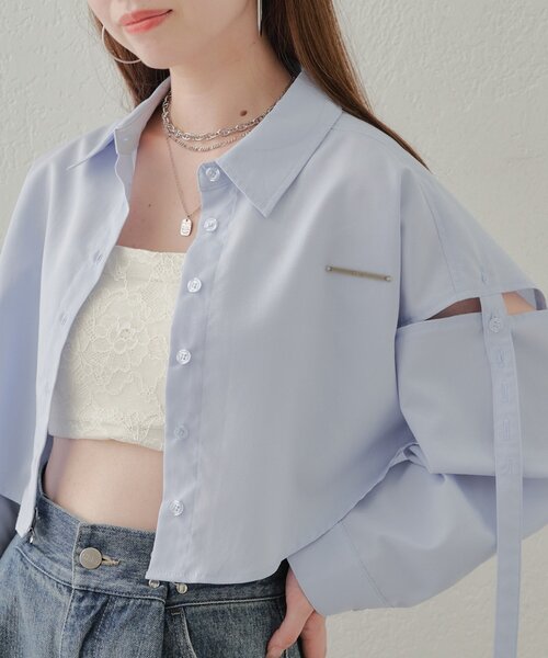 Chico（チコ）の「ラウンドショート丈肩開きシャツ（シャツ/ブラウス・レディース・ブルー/ホワイト/ベージュ・FREE）」の14枚目の写真