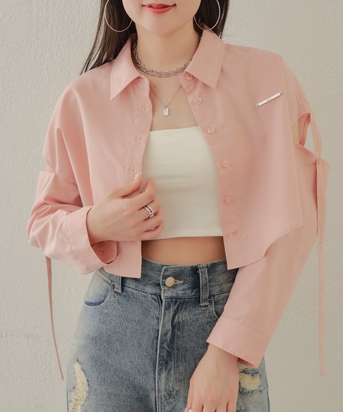 Chico（チコ）の「ラウンドショート丈肩開きシャツ（シャツ/ブラウス・レディース・ブルー/ホワイト/ベージュ・FREE）」の3枚目の写真