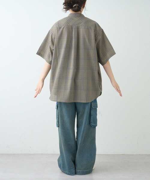 CIAOPANIC TYPY(チャオパニックティピー)の「速乾テックリネンチェックバンドカラーシャツ(セットアップ対応)(シャツ/ブラウス・メンズ・ベージュ/チャコールグレー・MEDIUM/LARGE)」の19枚目の写真