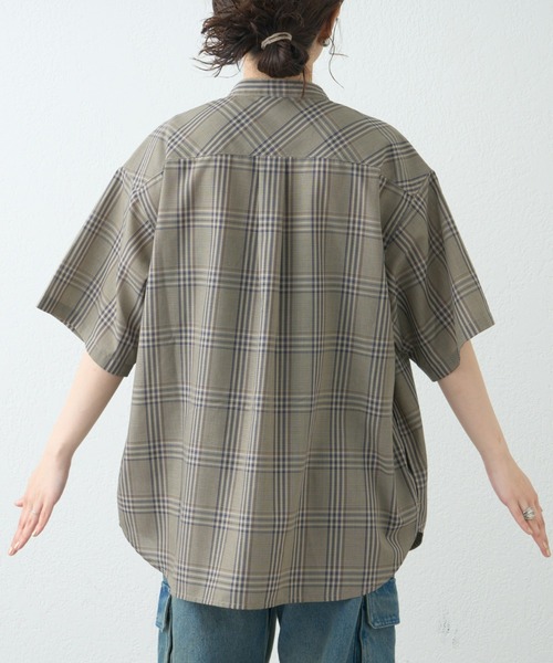 CIAOPANIC TYPY(チャオパニックティピー)の「速乾テックリネンチェックバンドカラーシャツ(セットアップ対応)(シャツ/ブラウス・メンズ・ベージュ/チャコールグレー・MEDIUM/LARGE)」の22枚目の写真