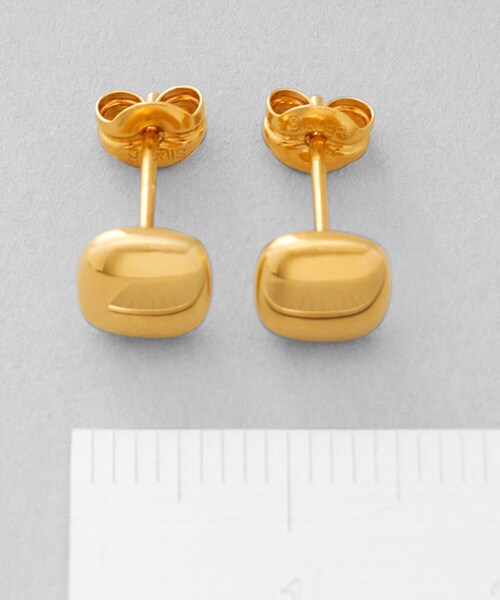 COCOSHNIK ONKITSCH(ココシュニックオンキッチュ)の「シルバー クッションシェイプ スタッドピアス GP(ピアス(両耳用)・レディース・ゴールド・00)」の5枚目の写真