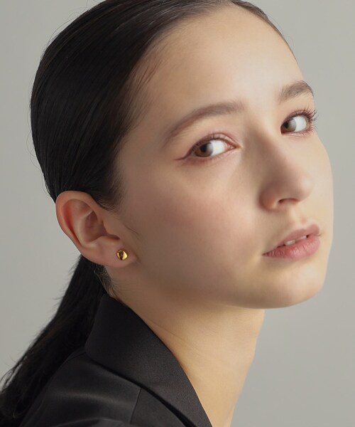COCOSHNIK ONKITSCH(ココシュニックオンキッチュ)の「シルバー クッションシェイプ スタッドピアス GP(ピアス(両耳用)・レディース・ゴールド・00)」の10枚目の写真