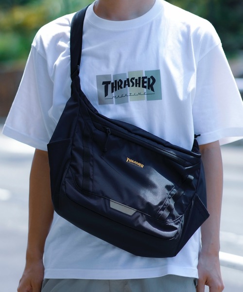 THRASHER（スラッシャー）の「RUNNING PUSH Shoulder Bag/スラッシャータブレット収納可能ワンポイントアイコンショルダーバッグ（ショルダーバッグ・メンズ・ブラック×ブラック/ブラック×ゴールド/ブラック×ホワイト・FREE）」の3枚目の写真