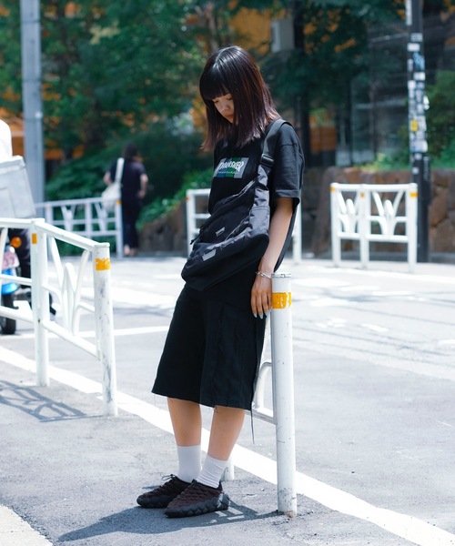 THRASHER（スラッシャー）の「RUNNING PUSH Shoulder Bag/スラッシャータブレット収納可能ワンポイントアイコンショルダーバッグ（ショルダーバッグ・メンズ・ブラック×ブラック/ブラック×ゴールド/ブラック×ホワイト・FREE）」の4枚目の写真