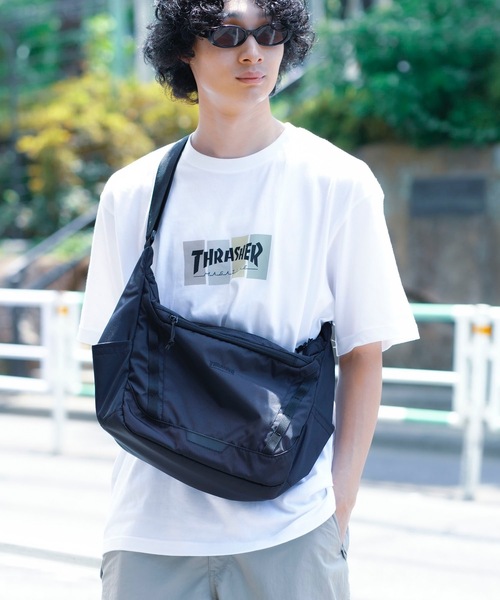 THRASHER（スラッシャー）の「RUNNING PUSH Shoulder Bag/スラッシャータブレット収納可能ワンポイントアイコンショルダーバッグ（ショルダーバッグ・メンズ・ブラック×ブラック/ブラック×ゴールド/ブラック×ホワイト・FREE）」の13枚目の写真