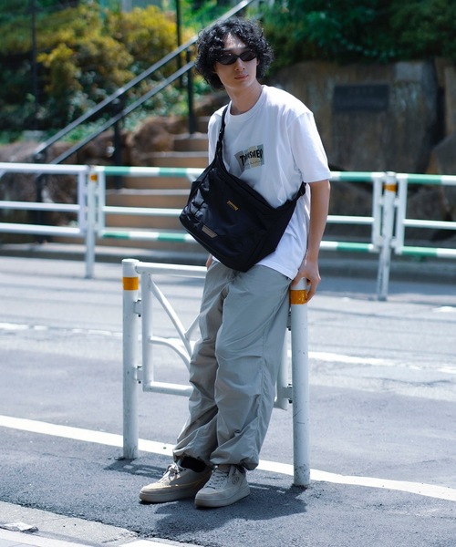 THRASHER（スラッシャー）の「RUNNING PUSH Shoulder Bag/スラッシャータブレット収納可能ワンポイントアイコンショルダーバッグ（ショルダーバッグ・メンズ・ブラック×ブラック/ブラック×ゴールド/ブラック×ホワイト・FREE）」の18枚目の写真