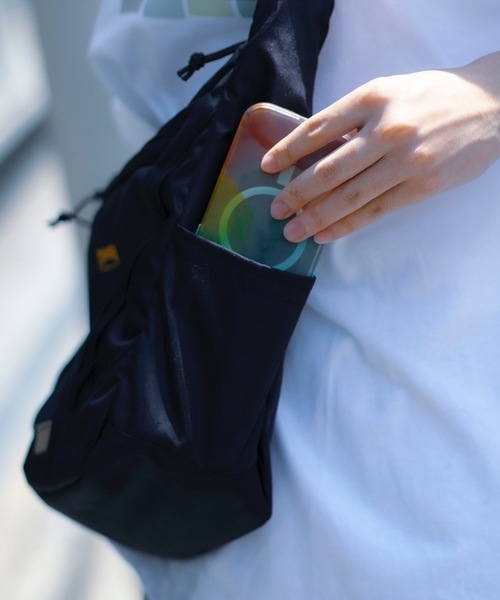 THRASHER（スラッシャー）の「RUNNING PUSH Shoulder Bag/スラッシャータブレット収納可能ワンポイントアイコンショルダーバッグ（ショルダーバッグ・メンズ・ブラック×ブラック/ブラック×ゴールド/ブラック×ホワイト・FREE）」の22枚目の写真