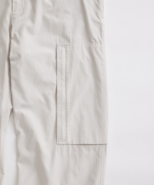 ADAM ET ROPE'(アダムエロペ)の「ガーメントダイ ワイドストレート カーゴトラウザーズ / ロングシーズン着用可能(カーゴパンツ・メンズ・ネイビー/ライトグレー/ベージュ系その他・L/M)」の5枚目の写真