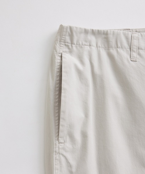 ADAM ET ROPE'(アダムエロペ)の「ガーメントダイ ワイドストレート カーゴトラウザーズ / ロングシーズン着用可能(カーゴパンツ・メンズ・ネイビー/ライトグレー/ベージュ系その他・L/M)」の6枚目の写真