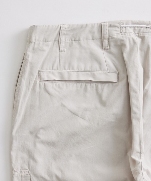 ADAM ET ROPE'(アダムエロペ)の「ガーメントダイ ワイドストレート カーゴトラウザーズ / ロングシーズン着用可能(カーゴパンツ・メンズ・ネイビー/ライトグレー/ベージュ系その他・L/M)」の7枚目の写真