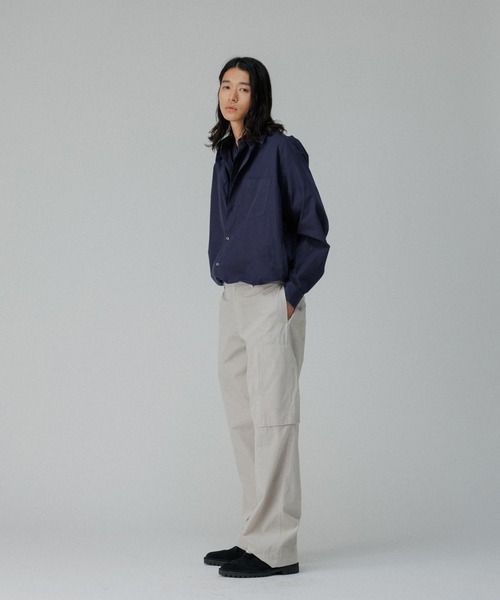 ADAM ET ROPE'(アダムエロペ)の「ガーメントダイ ワイドストレート カーゴトラウザーズ / ロングシーズン着用可能(カーゴパンツ・メンズ・ネイビー/ライトグレー/ベージュ系その他・L/M)」の22枚目の写真