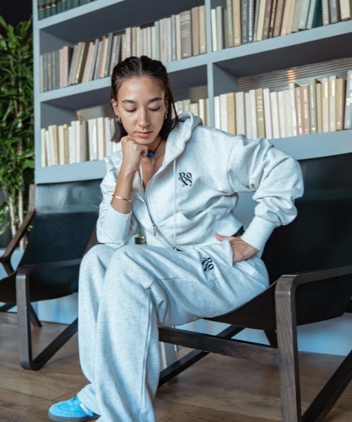ROXY(ロキシー)の「BORN TO BE ROXY PANT/ロキシードローコード付きワイドシルエットスウェットパンツ(スウェットパンツ・レディース・ブラック/ブラウン/グレー・SMALL/MEDIUM/LARGE)」の22枚目の写真