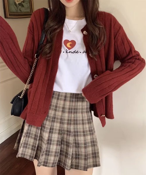 Mayree(メイリー)の「【Mayree】リブ ハートボタン カーディガン(カーディガン/ボレロ・レディース・レッド・SMALL/MEDIUM/LARGE)」の2枚目の写真