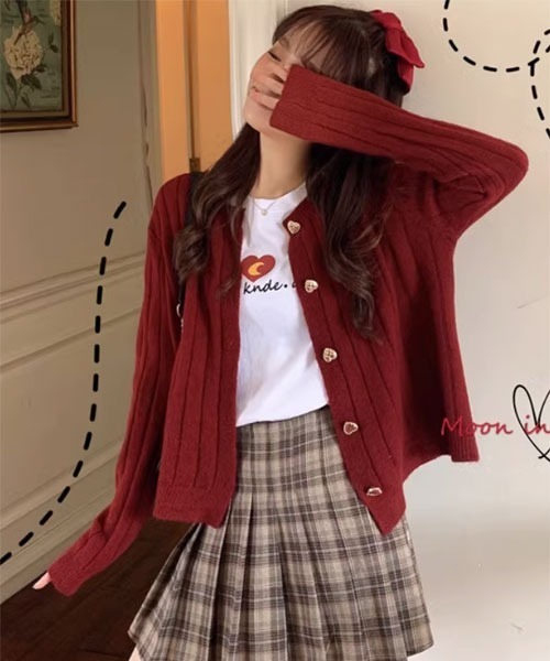Mayree(メイリー)の「【Mayree】リブ ハートボタン カーディガン(カーディガン/ボレロ・レディース・レッド・SMALL/MEDIUM/LARGE)」の3枚目の写真