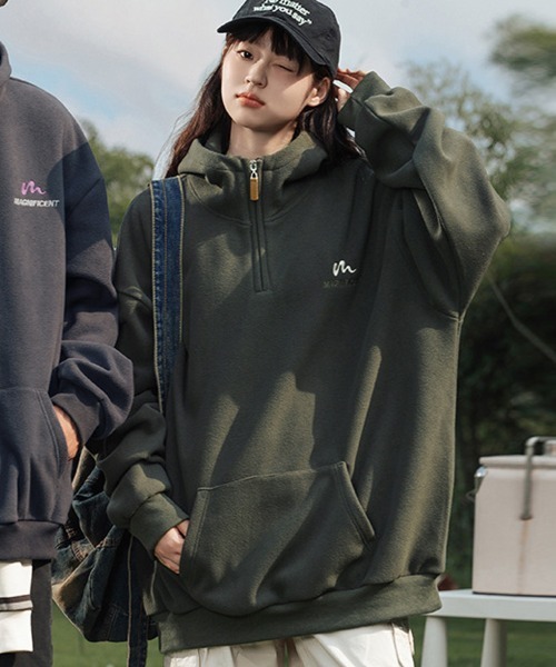 Ressaca（レサーカ）の「オーバーサイズハーフジップフード付き