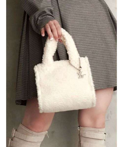 EATME(イートミー)の「フェイクファーショルダーバッグ(ハンドバッグ・レディース・ブラック/アイボリー/ピンク・FREE)」の4枚目の写真