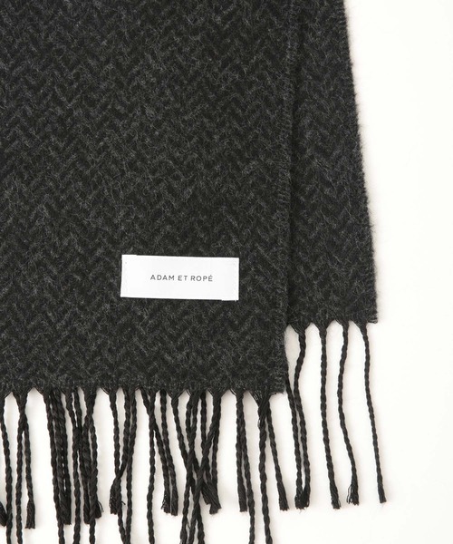 ADAM ET ROPE'（アダムエロペ）の「《イタリア製》へリンボーンマフラー（マフラー・メンズ・ベージュ/ネイビー/ブラック・FREE）」の5枚目の写真