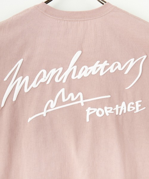 【WEB先行予約】[MANHATTAN PORTAGE/マンハッタンポーテージ] 別注 手描き風ロゴ バックプリントTシャツ（Tシャツ/カットソー）｜Manhattan Portage（マンハッタンポーテージ） pattayablatt.com