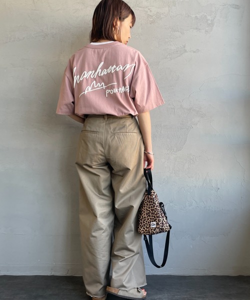 【WEB先行予約】[MANHATTAN PORTAGE/マンハッタンポーテージ] 別注 手描き風ロゴ バックプリントTシャツ（Tシャツ/カットソー）｜Manhattan Portage（マンハッタンポーテージ） pattayablatt.com