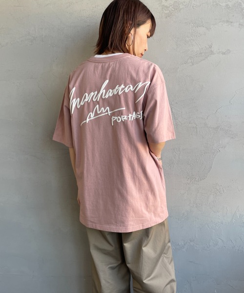 【WEB先行予約】[MANHATTAN PORTAGE/マンハッタンポーテージ] 別注 手描き風ロゴ バックプリントTシャツ（Tシャツ/カットソー）｜Manhattan Portage（マンハッタンポーテージ） pattayablatt.com