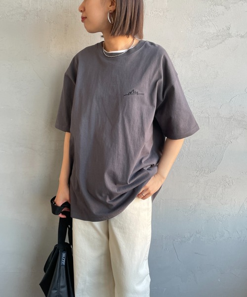 【WEB先行予約】[MANHATTAN PORTAGE/マンハッタンポーテージ] 別注 手描き風ロゴ バックプリントTシャツ（Tシャツ/カットソー）｜Manhattan Portage（マンハッタンポーテージ） pattayablatt.com