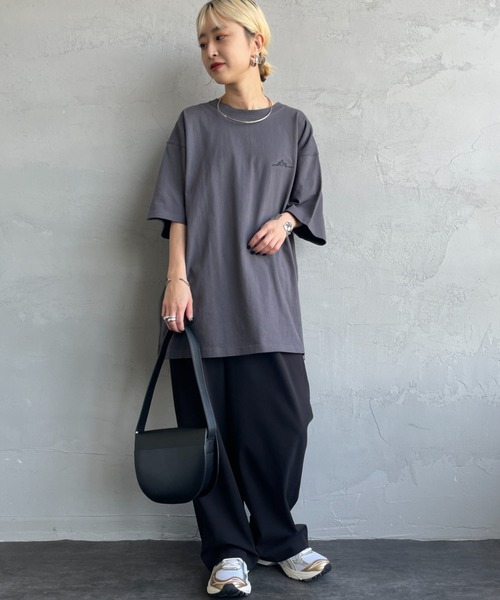 Manhattan Portage（マンハッタンポーテージ）の「[MANHATTAN PORTAGE/マンハッタンポーテージ] 別注 手描き風ロゴ バックプリントTシャツ（Tシャツ/カットソー・レディース・ピンク/ホワイト/チャコール・XL/L/M/S）」の22枚目の写真