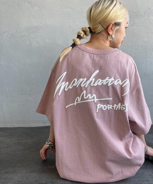 【WEB先行予約】[MANHATTAN PORTAGE/マンハッタンポーテージ] 別注 手描き風ロゴ バックプリントTシャツ（Tシャツ/カットソー）｜Manhattan Portage（マンハッタンポーテージ） pattayablatt.com