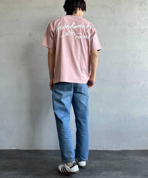 【WEB先行予約】[MANHATTAN PORTAGE/マンハッタンポーテージ] 別注 手描き風ロゴ バックプリントTシャツ（Tシャツ/カットソー）｜Manhattan Portage（マンハッタンポーテージ） pattayablatt.com