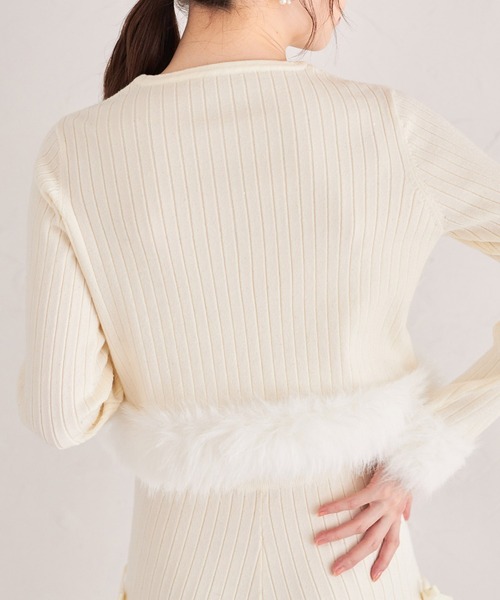 tocco closet（トッコ　クローゼット）の「ふわふわファー付きスパンコール入りリブニットカーディガン（カーディガン/ボレロ・レディース・ピンク/アイボリー/ブラック・M）」の8枚目の写真