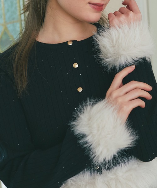 tocco closet（トッコ　クローゼット）の「ふわふわファー付きスパンコール入りリブニットカーディガン（カーディガン/ボレロ・レディース・ピンク/アイボリー/ブラック・M）」の15枚目の写真