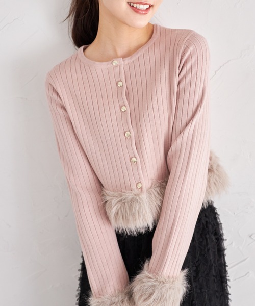 tocco closet（トッコ　クローゼット）の「ふわふわファー付きスパンコール入りリブニットカーディガン（カーディガン/ボレロ・レディース・ピンク/アイボリー/ブラック・M）」の17枚目の写真