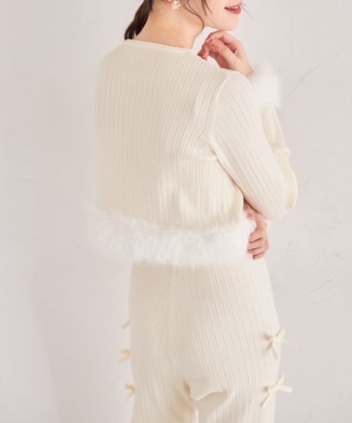 tocco closet（トッコ　クローゼット）の「ふわふわファー付きスパンコール入りリブニットカーディガン（カーディガン/ボレロ・レディース・ピンク/アイボリー/ブラック・M）」の7枚目の写真