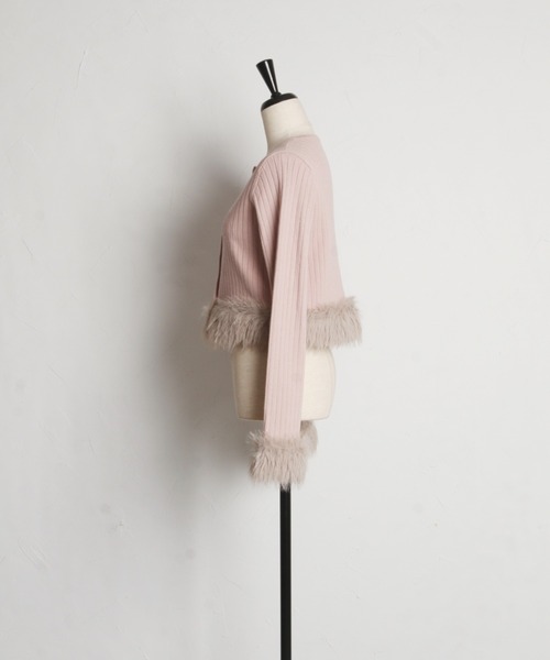 tocco closet（トッコ　クローゼット）の「ふわふわファー付きスパンコール入りリブニットカーディガン（カーディガン/ボレロ・レディース・ピンク/アイボリー/ブラック・M）」の22枚目の写真