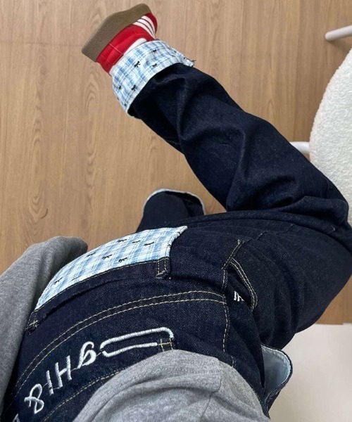 DIAVEL（ディアベル）の「裾折り返しチェック デザイン ワンポイント刺繍 ワイドデニム（デニムパンツ・レディース・ネイビー・M/S）」の19枚目の写真