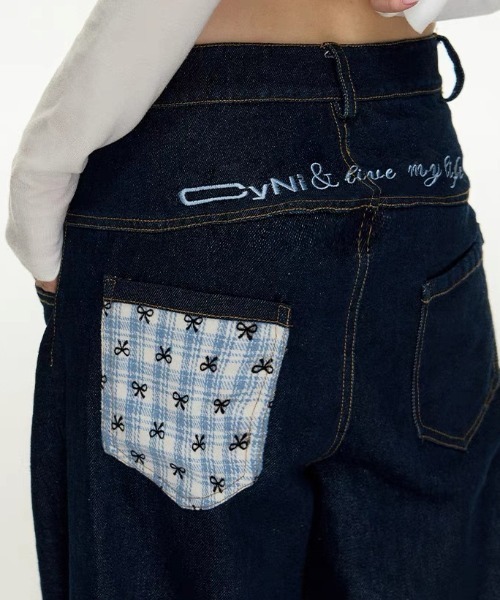DIAVEL（ディアベル）の「裾折り返しチェック デザイン ワンポイント刺繍 ワイドデニム（デニムパンツ・レディース・ネイビー・M/S）」の2枚目の写真