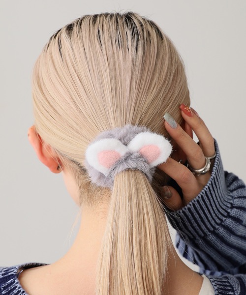 ROOPTOKYO(ループトウキョウ)の「耳付き アニマルモチーフシュシュ(ヘアゴム・レディース・グレー/ブラウン/ピンク・FREE)」の2枚目の写真