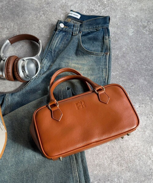 90年代FAMOUZフェイマスのカスタムショルダーバッグ。裏原アーカイブ。 90年代FAMOUZフェイマスのカスタムショルダーバッグ。裏原アーカイブ