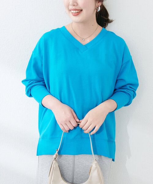 natural couture(ナチュラルクチュール)の「Web限定 /【ako】スリット付きVネック裏毛プルオーバー(Tシャツ/カットソー・レディース・チャコールグレー/イエロー/オフホワイト/モカ/ブルー・FREE)」の20枚目の写真