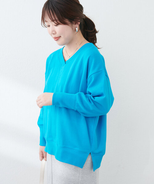 natural couture(ナチュラルクチュール)の「Web限定 /【ako】スリット付きVネック裏毛プルオーバー(Tシャツ/カットソー・レディース・チャコールグレー/イエロー/オフホワイト/モカ/ブルー・FREE)」の21枚目の写真