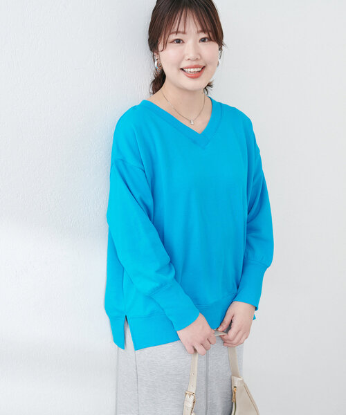 natural couture(ナチュラルクチュール)の「Web限定 /【ako】スリット付きVネック裏毛プルオーバー(Tシャツ/カットソー・レディース・チャコールグレー/イエロー/オフホワイト/モカ/ブルー・FREE)」の22枚目の写真