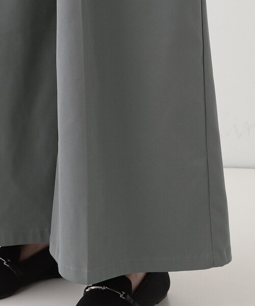 Cutie Blonde(キューティーブロンド)の「ゆるシルエットで大人見せ タック入りオールインワン(サロペット/オーバーオール・レディース・グレー/ブラック・01/02/03)」の18枚目の写真