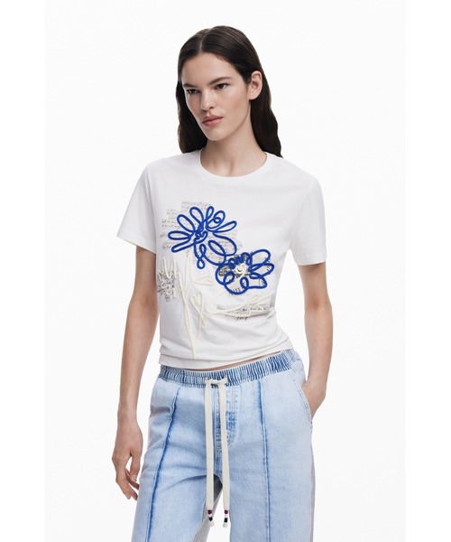Desigual（デシグアル）の「フラワーエンブロイダリーTシャツ（Tシャツ/カットソー・レディース・ホワイト・L/XL/XS/M/S）」の3枚目の写真