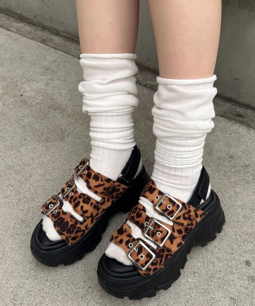 FOREVER 21(フォーエバー トゥエンティーワン)の「【2025SS】アソートベルトスポサン(サンダル・レディース・レオパード/ブラック・LARGE/MEDIUM)」の1枚目の写真